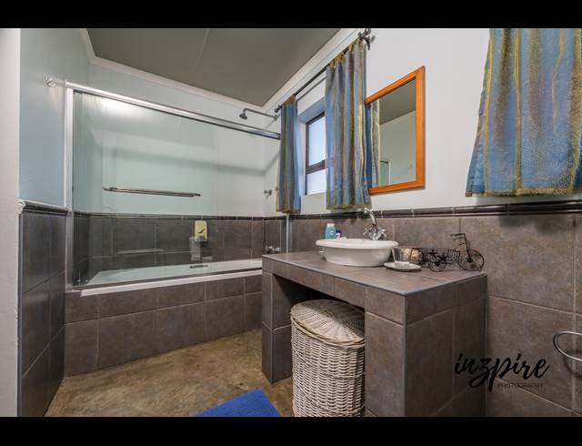 3 BEDROOM HOUSE TO LET IN DIAZ BEACH